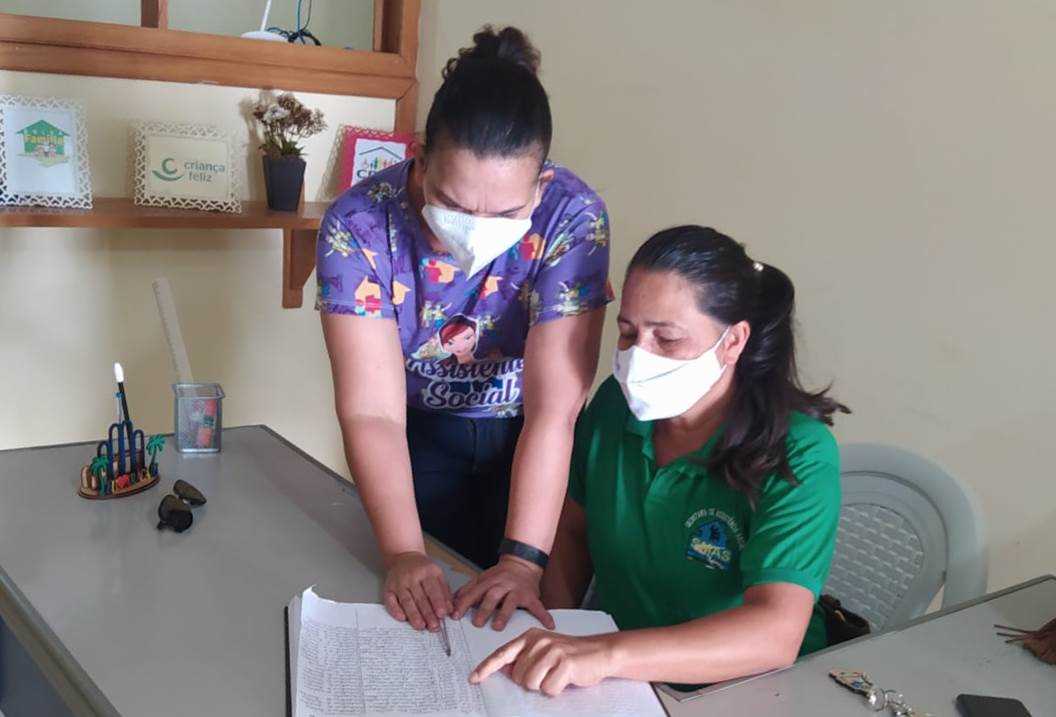 Camacã: Secretaria de Assistência Social vai a Jacareci e distribui alimentos e máscaras
